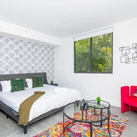 Stylish 1Br Suite With King Bed Walk To Marlins Park & Brickell